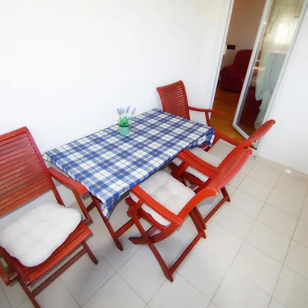 Apartman Dina *