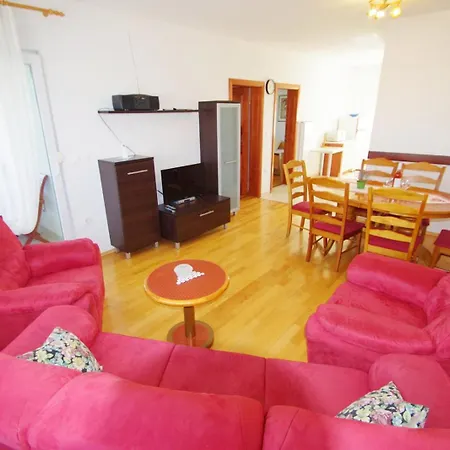 Apartman Dina *